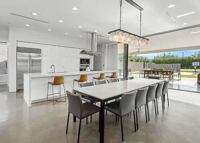 Escape With Luxury & Endless Amenities