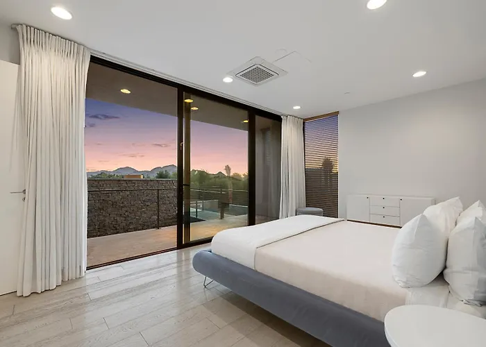 Escape With Luxury & Endless Amenities Holiday home *