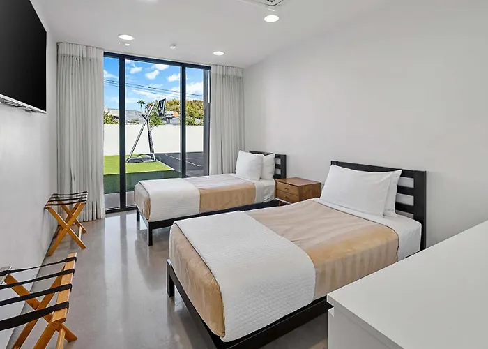 Escape With Luxury & Endless Amenities Holiday home