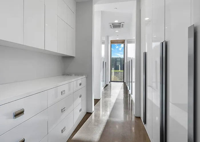 Escape With Luxury & Endless Amenities Holiday home