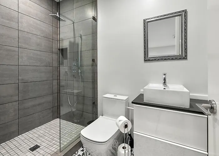 Escape With Luxury & Endless Amenities Holiday home *